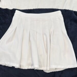 Elegant White Pleated Skirt